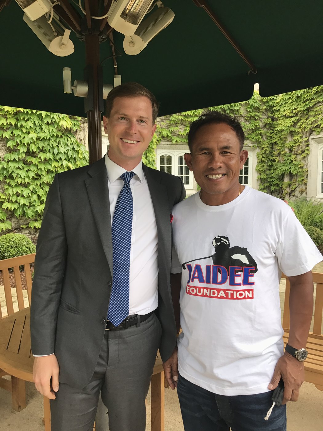 Michael Brasier with Thongchai Jaidee, wearing a Jaidee Foundation shirt